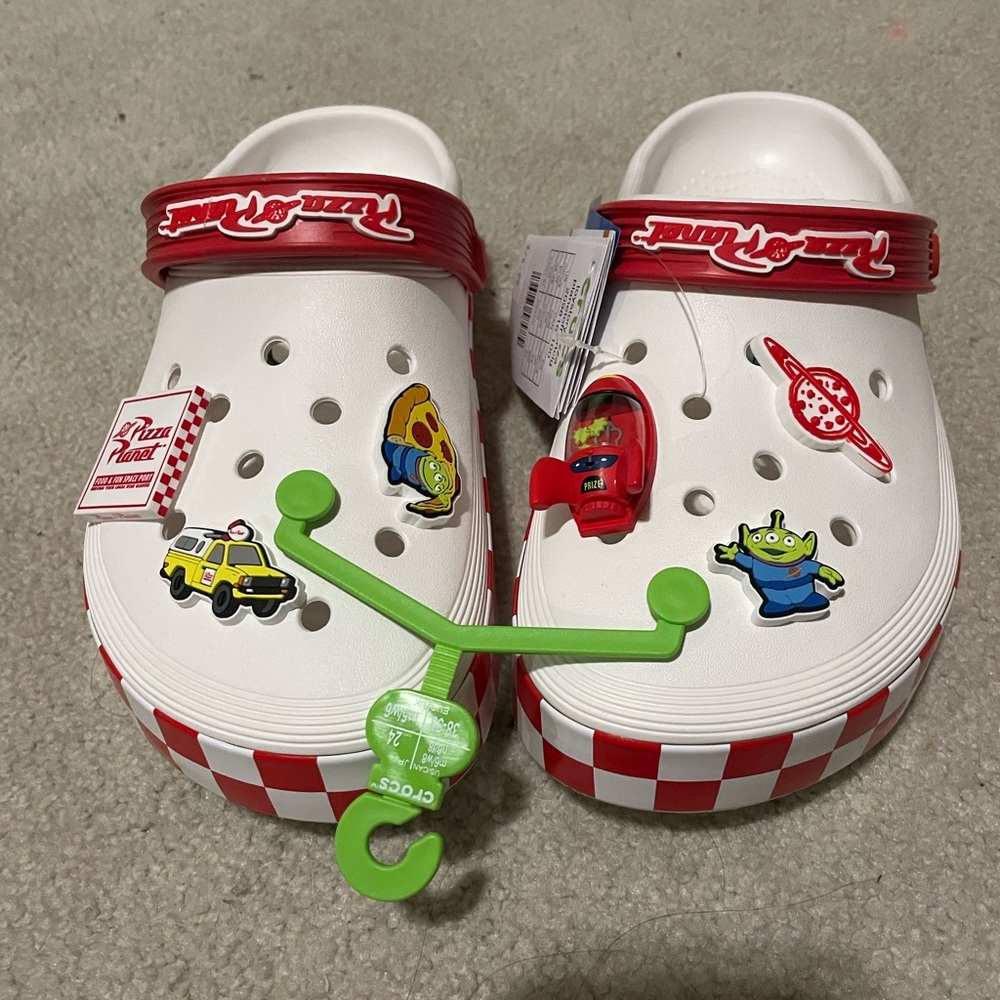 Pizza Planet Off Court Clog Toy Story Aliens w/receipt & tags